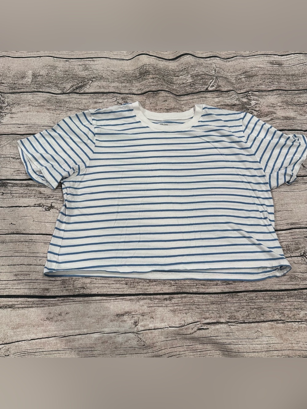 Abercrombie & Fitch Cropped 100% Cotton White Tee with Blue Stripes; Size Large